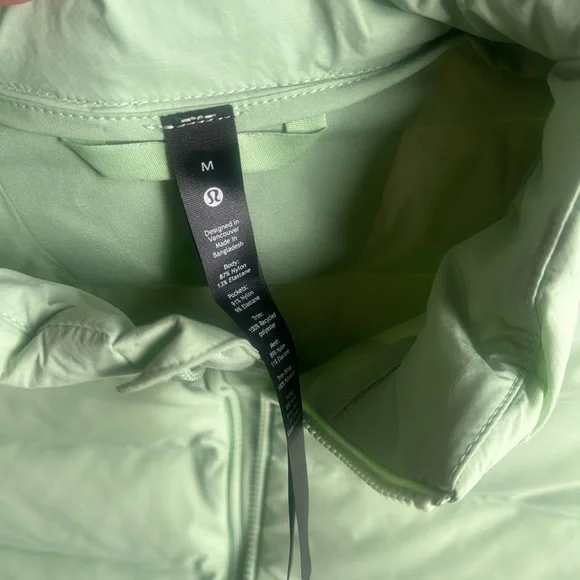 LULULEMON NWOT Navigation Down Vest
Creamy Mint size M - Picture 4 of 5